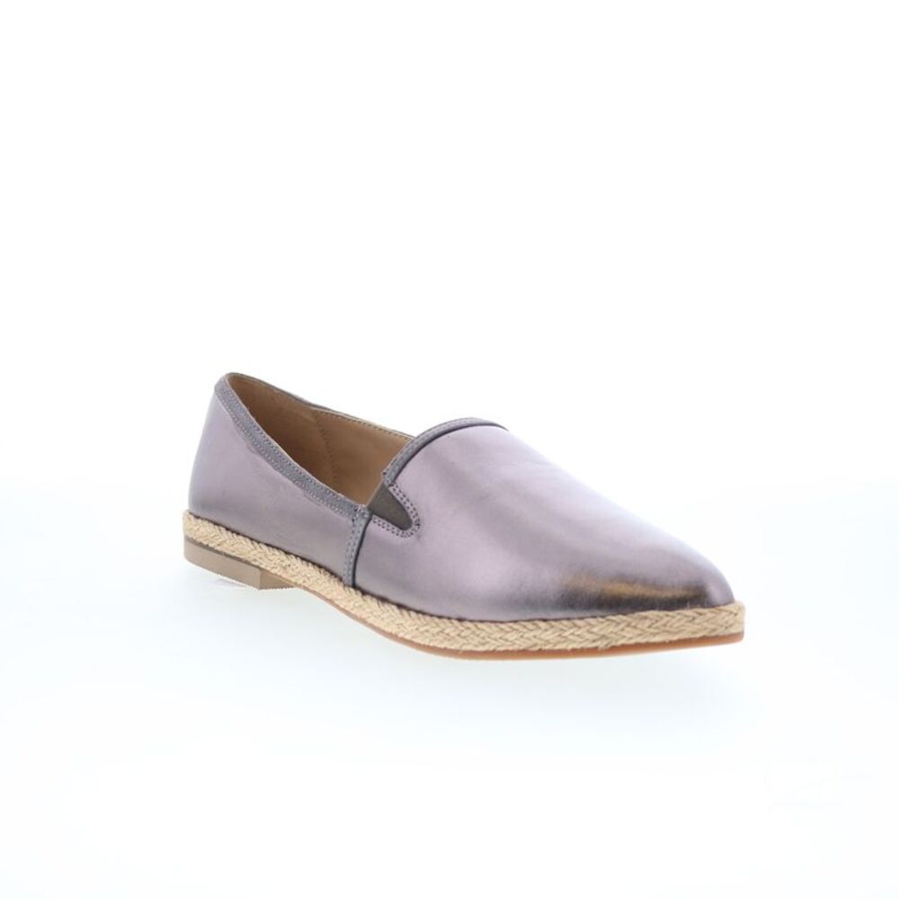 Trotters Womens Estelle Silver Shoes (NWT) - Picture 2 of 7